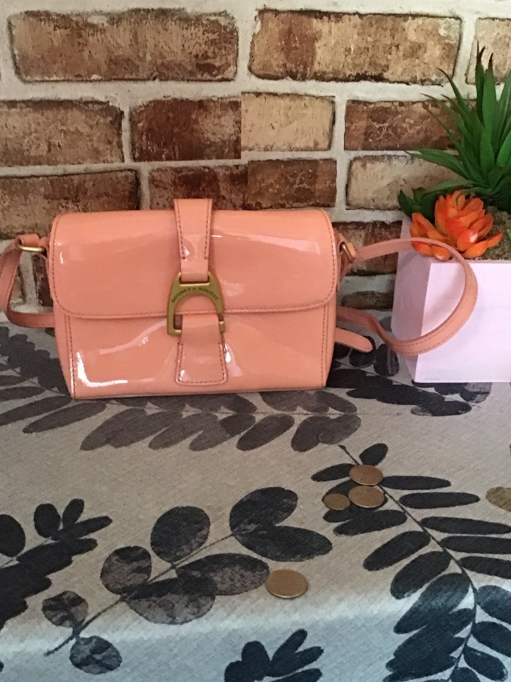 Dooney & Bourke Kyra Patent leather pink